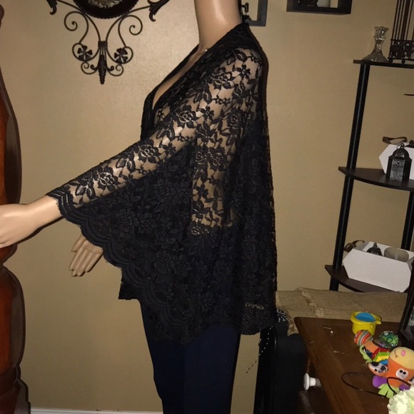 NWOT Beautiful lace shrug - Picture 3 of 5